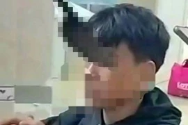 Thiếu niên 15 tuổi bị dao cắm vào hốc mắt vì chơi dao