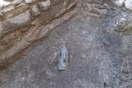 Tháo dỡ nhà hát cổ, bất ngờ phát hiện kho báu hàng chục tỷ đồng