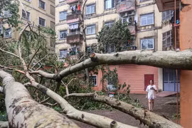 Toàn cảnh khu đô thị Linh Đàm tan hoang sau bão số 3 Yagi