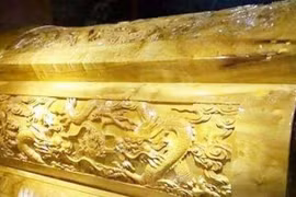 Cải tạo hồ nước, đụng trúng mộ cổ nghìn năm chứa đầy vàng ròng