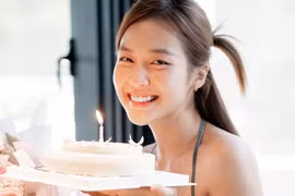 Khả Ngân tuổi 26: Gợi cảm sau tăng 10kg, tin đồn hẹn hò gây chú ý