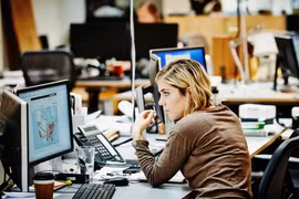 Hơn 50% cử nhân Mỹ ra trường làm công việc chân tay