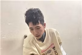 Bắt giữ đối tượng giật điện thoại của 2 mẹ con đang chờ tàu