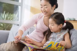 Lời con gái nói tại nhà hàng khiến tôi và anh hoảng hốt