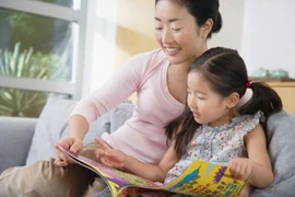 Lời con gái nói tại nhà hàng khiến tôi và anh hoảng hốt