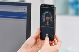 Loay hoay cài xác thực khuôn mặt để chuyển tiền, lo phải đổi điện thoại