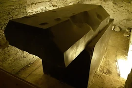 Phát hiện quan tài gần Kim tự tháp Ai Cập, chuyên gia "xanh mặt" vì...