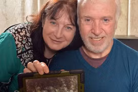 Dò kim loại, bất ngờ tìm được kho báu trị giá 42 tỷ đồng