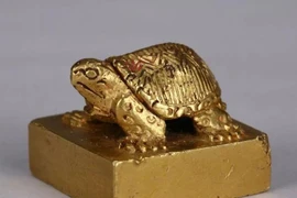 Nhặt được vật thể lấp lánh dưới sông, ngư dân ngất lịm khi biết sự thật