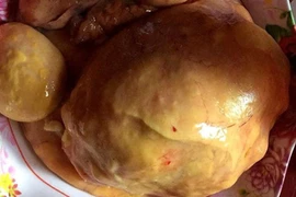 Phát hiện 25 "dị vật" trong bụng gà, nông dân lập tức đổi đời