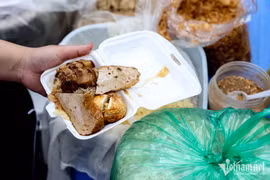 Phía sau chuyện người dân Phú Thượng lái xế hộp bán xôi vỉa hè