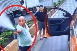 Bất ngờ nhân thân của tài xế xe bán tải chặn đường xe tải