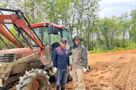 Trai đẹp F4 bỏ phố về quê trồng ngô, cuộc sống ra sao?