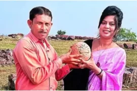 Đá thánh được người dân tôn thờ, chuyên gia phán: “Báu vật 175 triệu năm” 