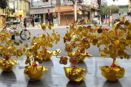 Đi lễ chùa có nên mang cành vàng lá ngọc về đặt lên ban thờ?