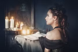 Những bí ẩn ma quái xung quanh chiếc gương soi