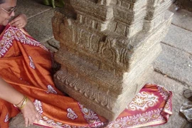 Bí ẩn cột đá không chạm đất, thách thức giới khoa học