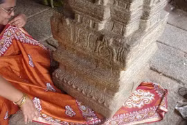 Bí ẩn cột đá không chạm đất, thách thức giới khoa học