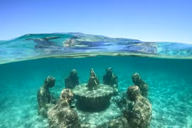 Bảo tàng 'kỳ lạ' nhất thế giới, du khách phải biết lặn