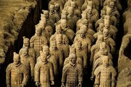 Mở mộ Tần Thuỷ Hoàng, sao quân đất nung bay màu sau 15 giây? 