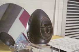 Hòn đá hình trứng kỳ lạ, đồ chơi hay mật mã người ngoài hành tinh?