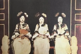 'Dải vải trắng' trên cổ phi tần nhà Thanh có tác dụng gì?