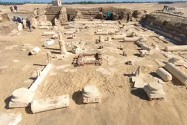 Mở mộ cổ Ai Cập, choáng ngợp 'kho báu' khủng lấp lánh vàng