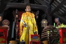 Pho tượng ‘độc nhất vô nhị’ Việt Nam biết đứng lên ngồi xuống