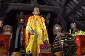 Pho tượng ‘độc nhất vô nhị’ Việt Nam biết đứng lên ngồi xuống