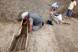 Rợn người miếng vàng khắc câu thần chú gọi quỷ tại Serbia