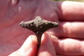 Tìm thấy chiếc nhẫn hình diều của bộ tộc cổ xưa nhất Scotland