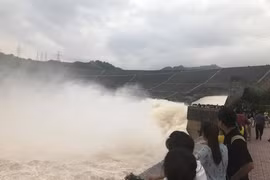 14h ngày 8/9, thủy điện Hòa Bình và Tuyên Quang xả lũ