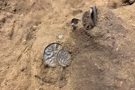 Phát hiện 'kho báu' khổng lồ nhờ máy dò kim loại