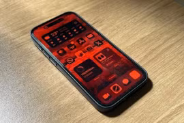 iPhone biến thành phiên bản “nguyệt thực” bí ẩn, quyến rũ