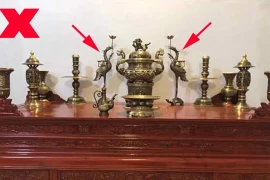 Mắc lỗi sai khi bày bàn thờ gia tiên, bảo sao làm mãi không giàu