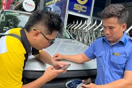 Cảnh tượng lạ thường ở tiệm vàng SJC lớn nhất TPHCM