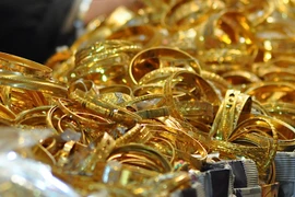 Giá vàng hôm nay: Giá vàng lao dốc mạnh do đồng USD tăng 