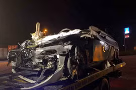 Thái Bình: Ô tô đi ăn cưới về rúc gầm container, 2 người tử vong 