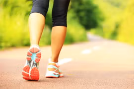 Nhiều lợi ích từ cách đi bộ giật lùi có thể bạn chưa biết 