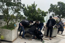 Chuyện lạ ở chung cư cao cấp Watermark hồ Tây: Ban quản lý làm thay... lực lượng cưỡng chế