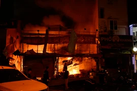 Hà Nội: Cháy nổ lớn ở cửa hàng sửa xe máy, 3 người bị thương