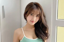 Đến cả nàng thơ cũng gợi cảm đến ngẩn ngơ thế này!