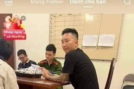 Vì sao Huấn “Hoa Hồng” xuất hiện tại trụ sở công an phường ở Hà Nội?