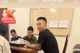 Vì sao Huấn “Hoa Hồng” xuất hiện tại trụ sở công an phường ở Hà Nội?