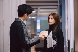 Sang nhà thăm tôi ốm, bạn gái bắt được bộ đồ lót nữ lạ lùng