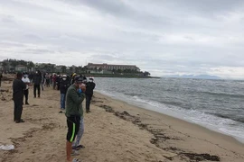 Chìm tàu ở Quảng Nam: Đưa được 35 người lên bờ, 13 người chết