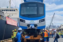 Vé tàu metro số 1 bao nhiêu một lượt?