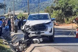 Trưởng Công an thị trấn đi ô tô va chạm với xe máy, 2 người chết