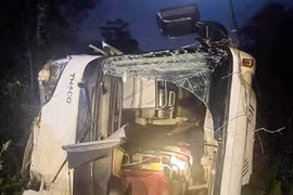 Phú Thọ: Xe khách gặp nạn, 3 người tử vong, 10 người bị thương