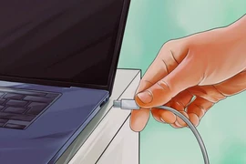 4 cách để sạc máy tính xách tay mà không cần bộ sạc